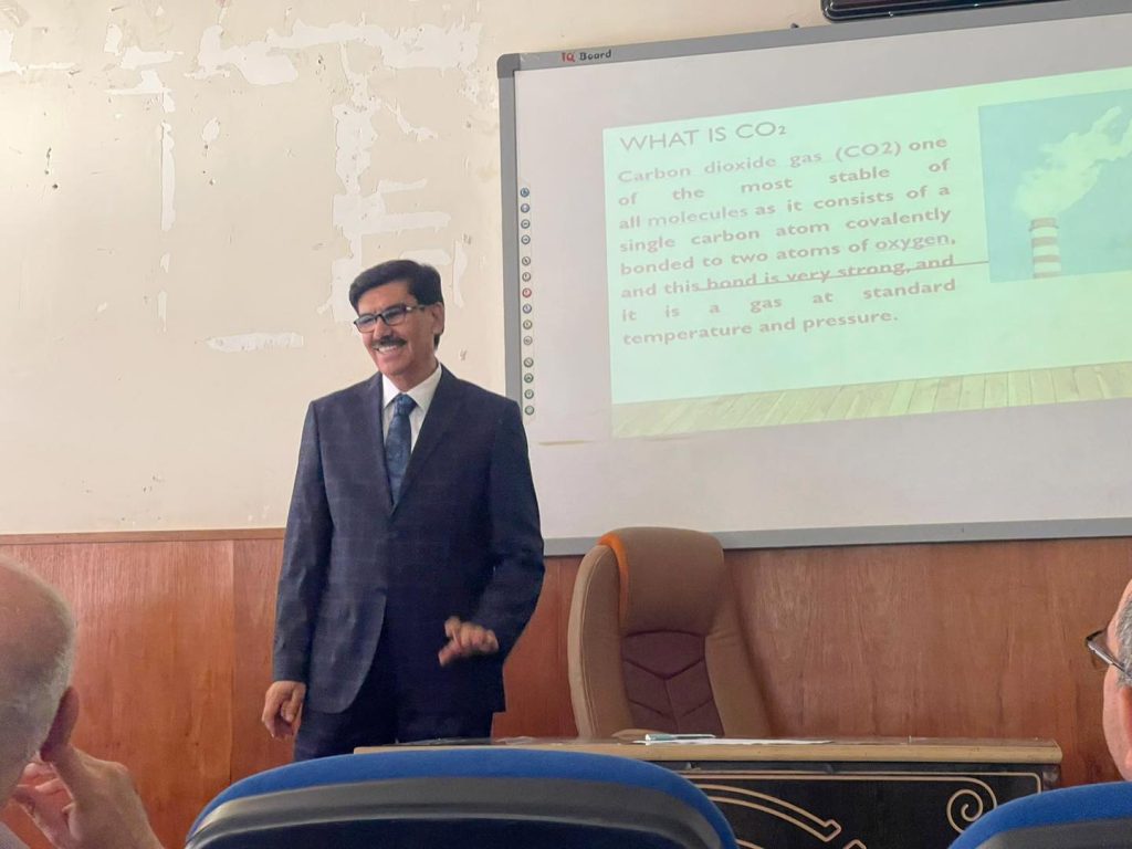 A Workshop Organized by the College of Agricultural Engineering Sciences on the Positive and Negative Effects of CO2 Gas